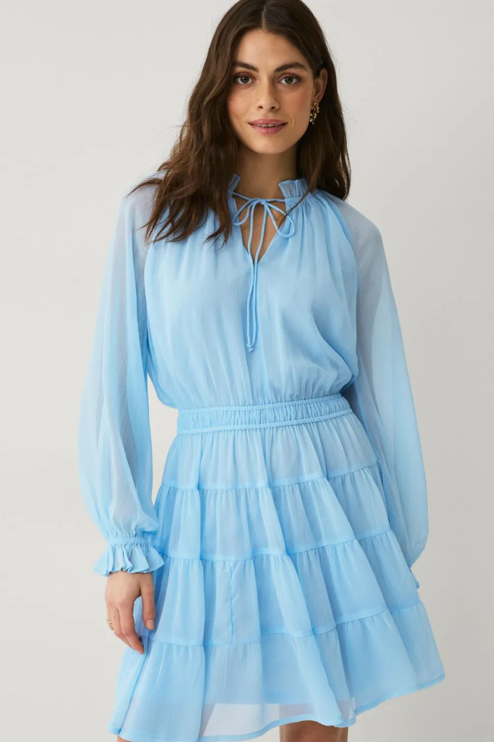 Ellos Collection Kort chiffon kjole med mod