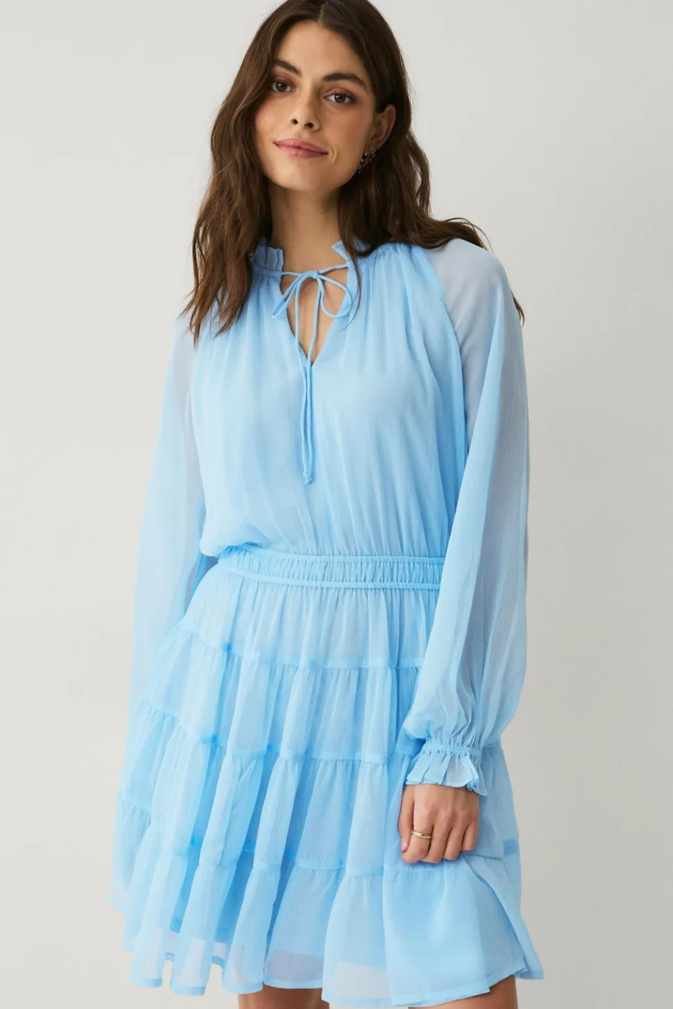 Ellos Collection Kort chiffon kjole med mod