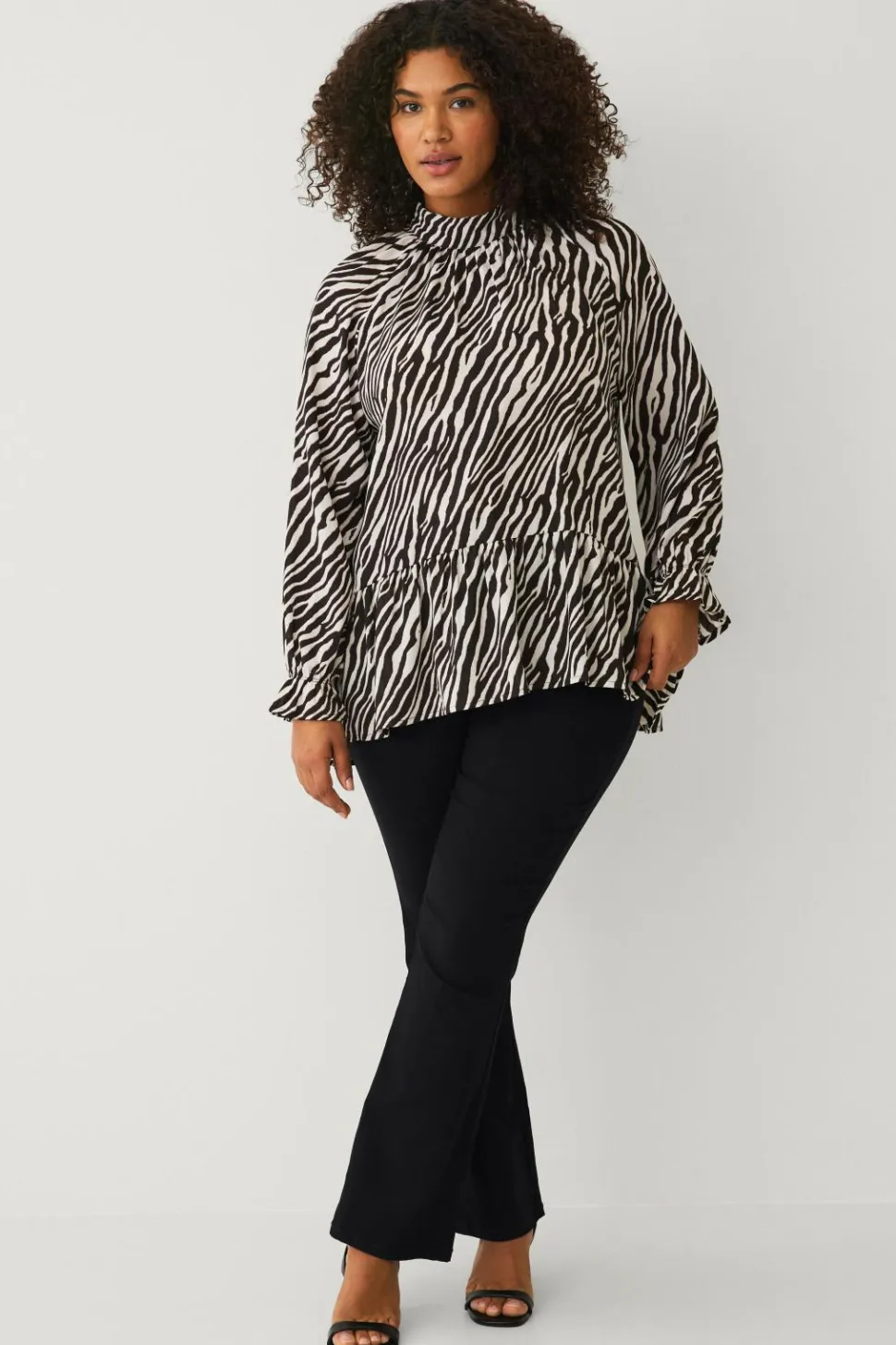 Ellos Plus collection Chiffonbluse med flæser