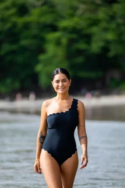 KAANDA Beach life Badedragt New Venus Scallop Over One Shoulder Onepiece