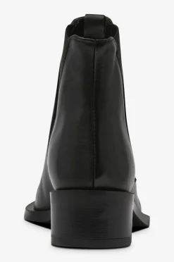Pavement Boots Ashanti 1