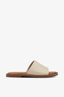 Tamaris Slip ons